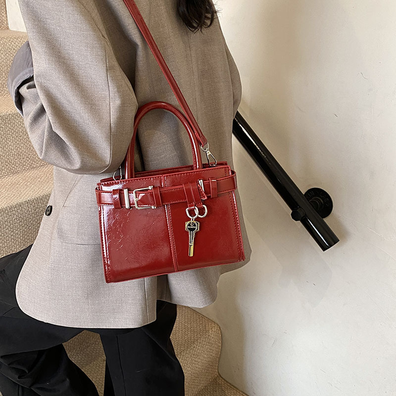 Tendencia versátil nicho bolso de mano de diseño mujer 2024 nuevo otoño invierno retro bolso de hombro bolso cuadrado de alta calidad