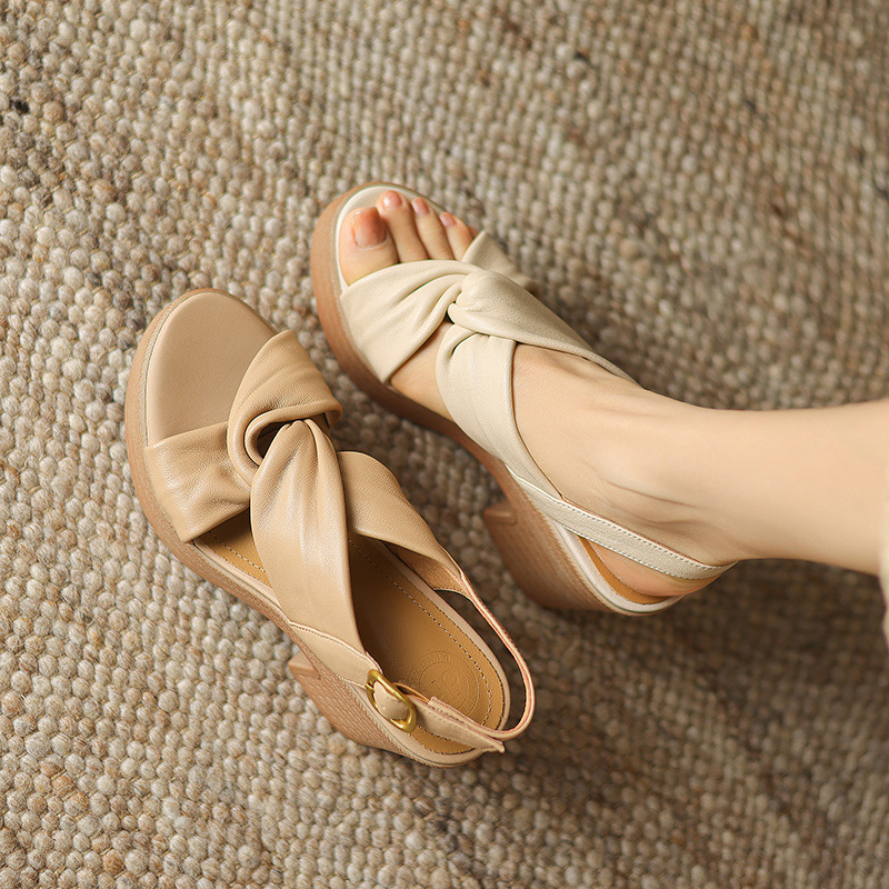 Sandal nữ quai ngang gót vuông đế dày hở ngón da cừu — Màu be