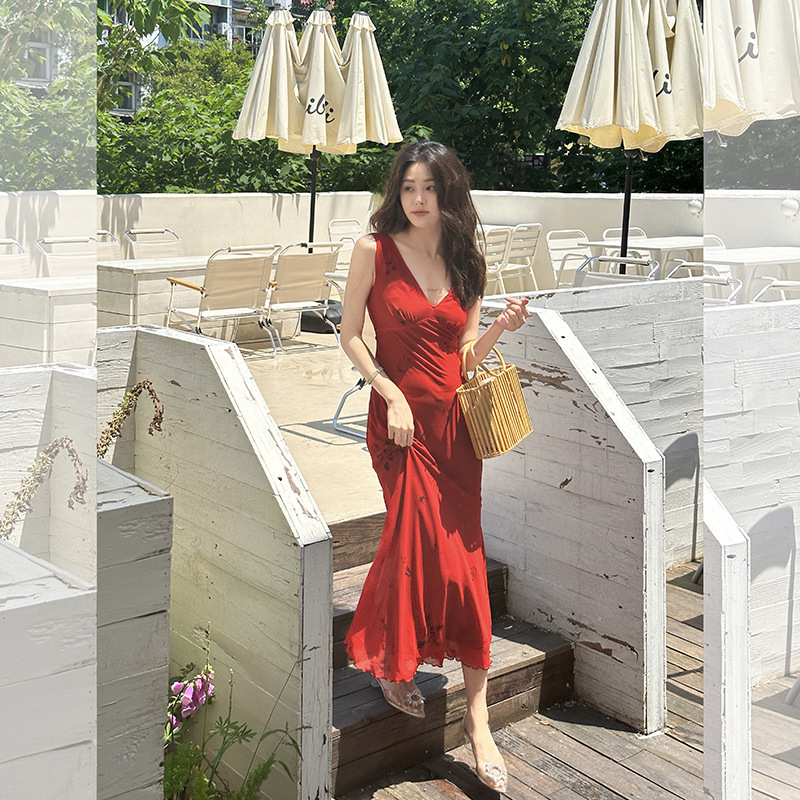Rose Red V-Neck Suspender Dress for Women Summer Waist-Hugging Holiday Dress Long High-End Elegant Dress