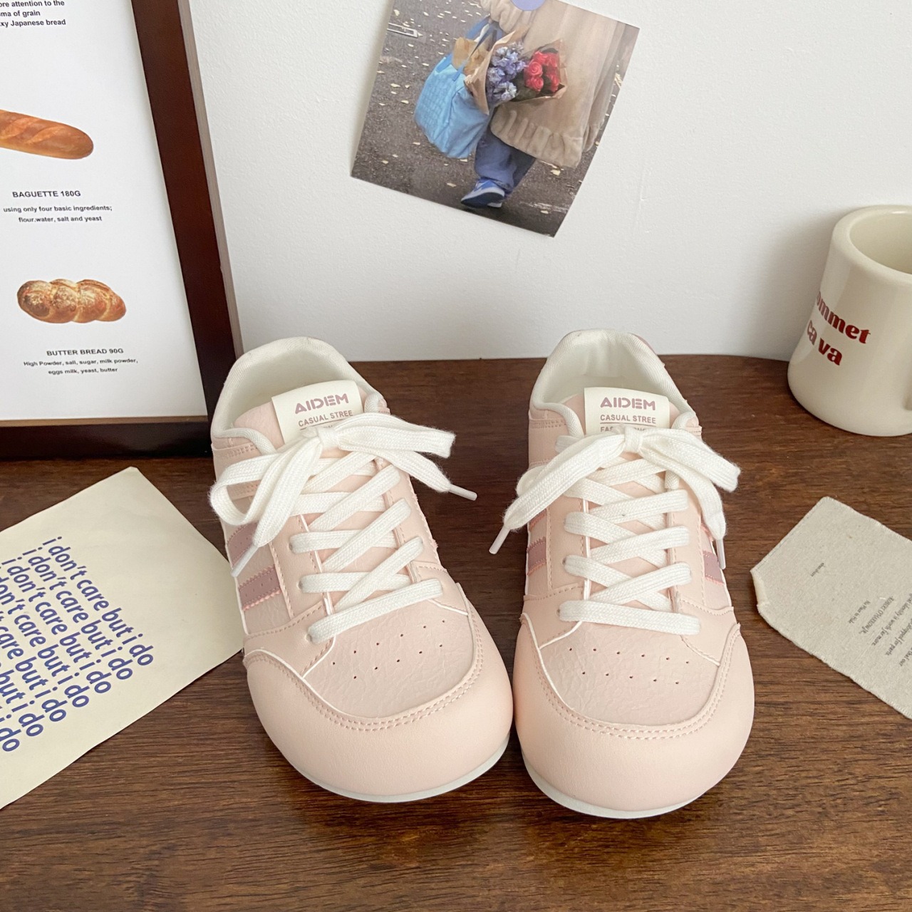 2026 primavera y otoño, zapatos de suela gruesa, zapatos de mujer, zapatos de nicho chic, zapatos blancos suaves y cómodos, zapatos bajos coreanos.