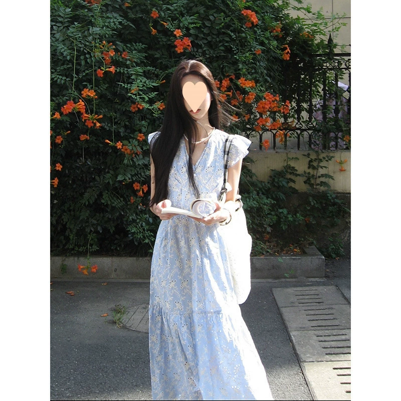 Синее цветочное платье для женщин, весна 2025, новый стиль, популярное летнее платье-юбка этого года, подчеркивающее талию и демонстрирующее элегантность.