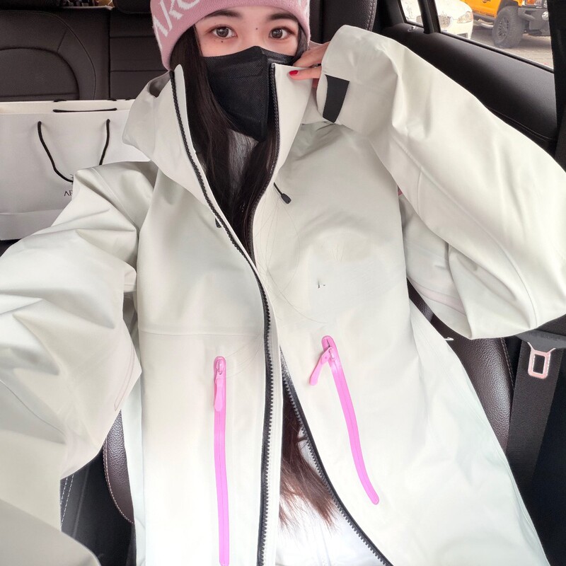 Taizhou Bone House Sv8Alpha Sv Couple's Matching Black and Gold Hooded Hardshell Jacket with Three-Layer Rubber Coating Taizhou Bone House Sv8Alpha Sv Couple's Matching Black and Gold Hooded Hardshell Jacket with Three-Layer Rubber Coating