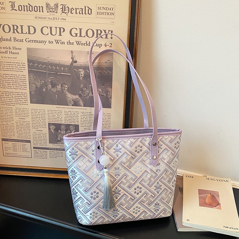 Fashionable high-quality tote bag for women, large-capacity commuter shoulder bag, versatile ethnic-style handbag with a high-end feel