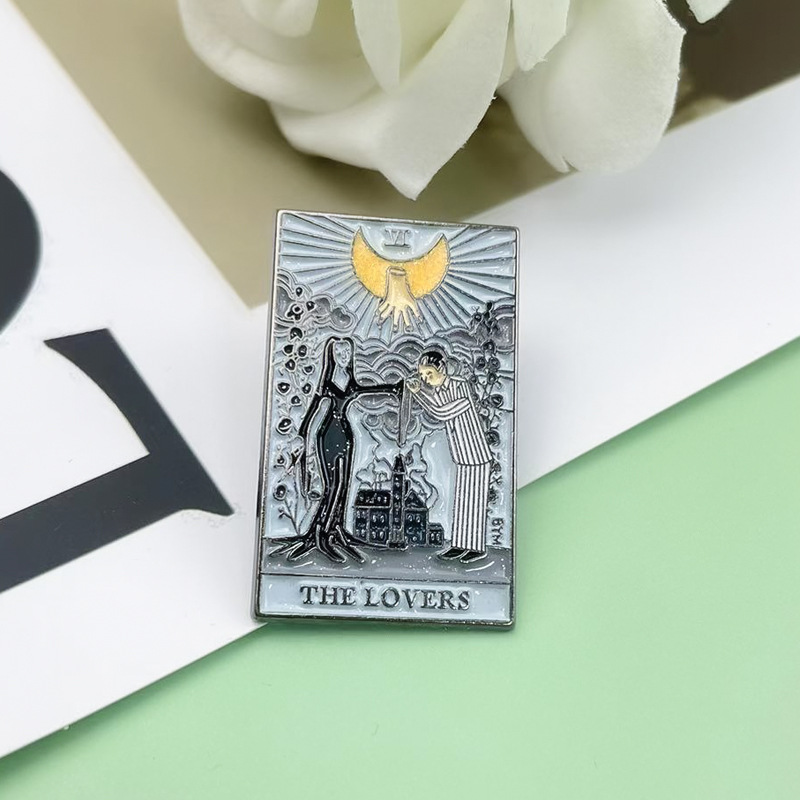 Broche de aleación de la carta del tarot transfronterizo 3D joyería tridimensional insignia de metal estilo ins accesorios decorativos personalizados alfiler