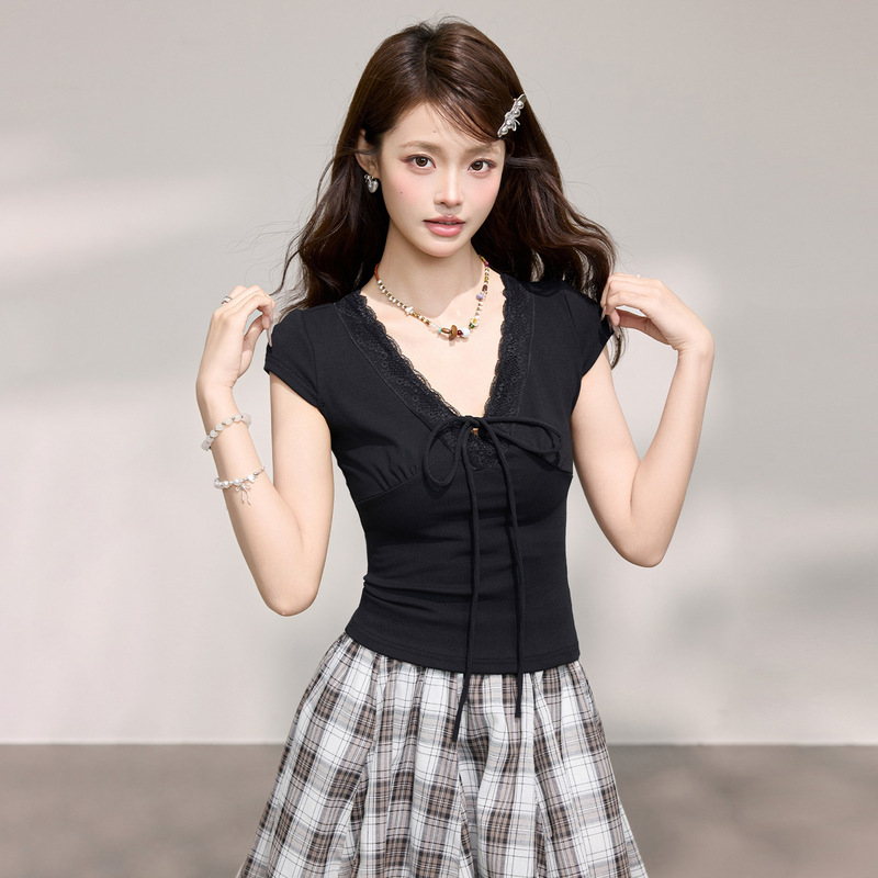 Jiyou Black V-Neck Lace Bow Patchwork Short-Sleeve T-Shirt for Women, 2026 Summer Slim-Fit Design Top Jiyou Black V-Neck Lace Bow Patchwork Short-Sleeve T-Shirt for Women, 2026 Summer Slim-Fit Design Top