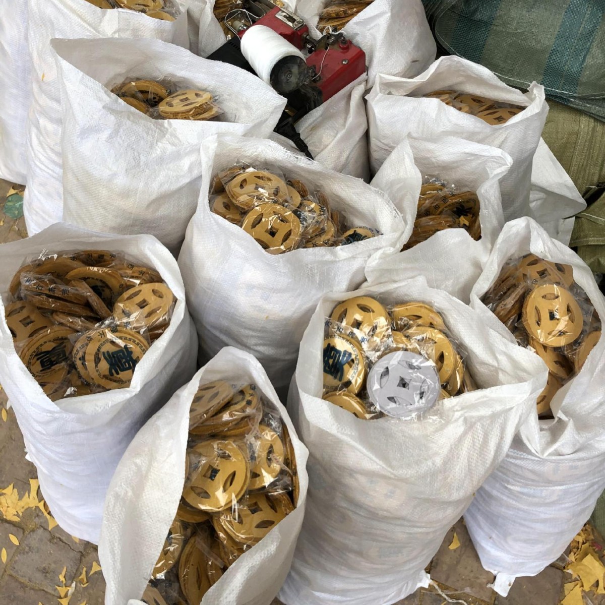 Funeral Wreath Mourning Money Wholesale Thick Paper Road Money Spirit Ancestor Tomb Sweeping Burial Funeral Arrangements White Affairs Supplies Complete Ancestors
