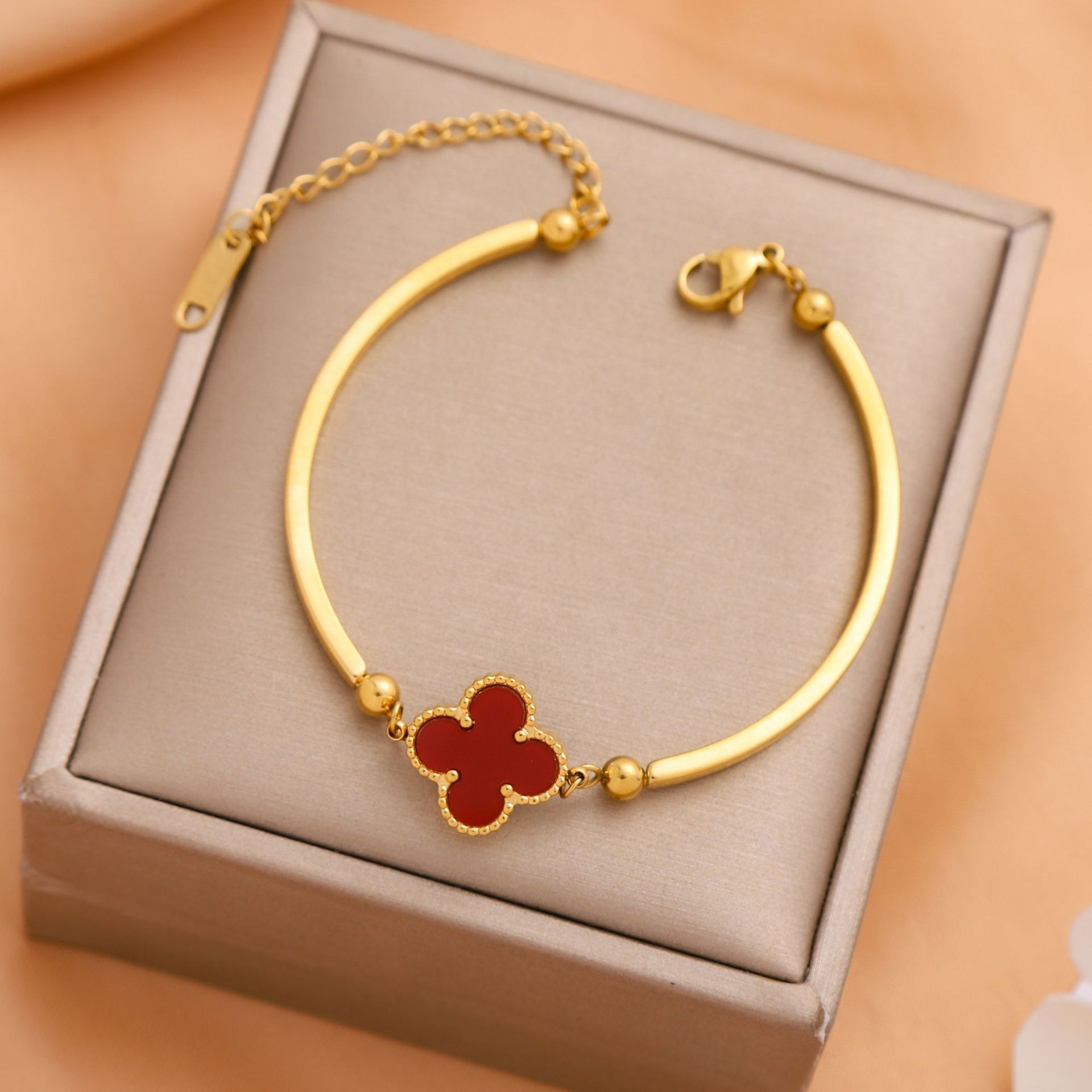 Ventas transfronterizas calientes nuevas pulseras de acero de titanio personalidad femenina de alto nivel diseño ligero de lujo moda temperamento versátil joyería de acero de titanio image 55