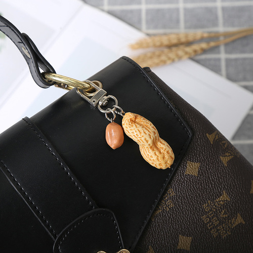 1:1 simulated peanut keychain, peanut bag, portable pendant, PVC nut craft props