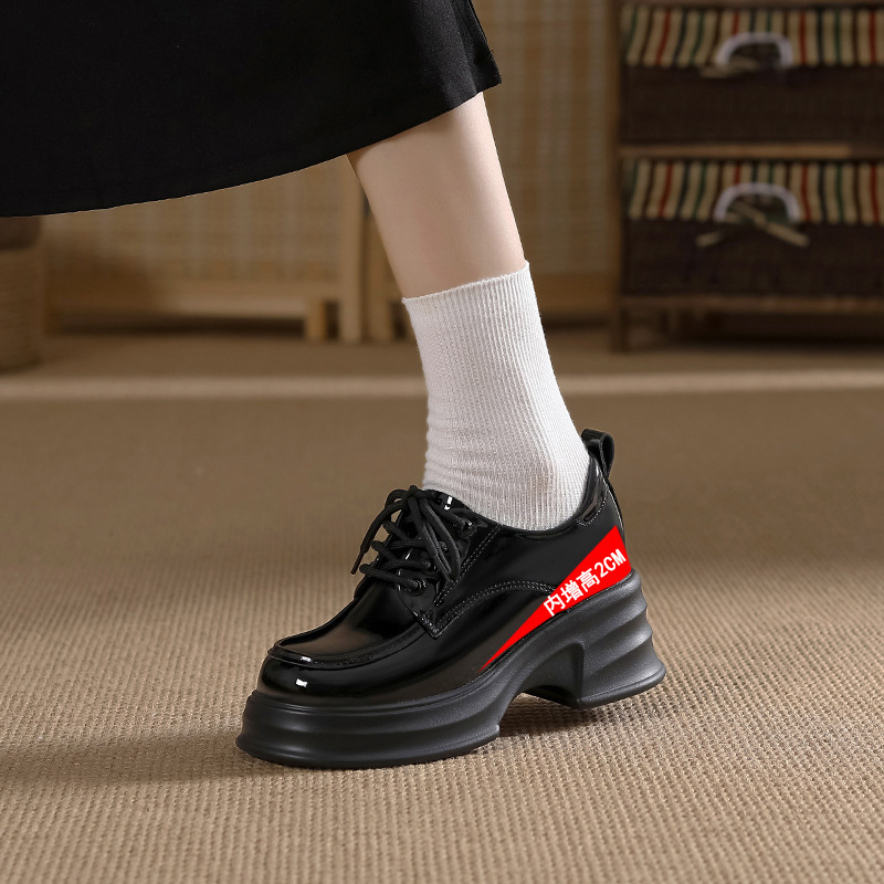 Zapatos de cuero pequeños atados para mujeres 2023 nuevos zapatos de mujer de aumento de altura en el viento británico 3233 zapatos individuales, zapatos de pastelería, suela gruesa, zapatos lefu
