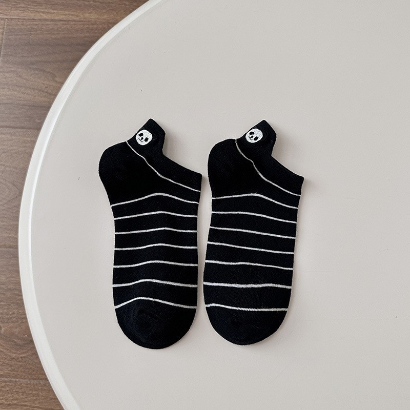 Calcetines de moda de tacón bajo de corte bajo de las mujeres bordadas Corea del Sur lindo dibujos animados japoneses estilo coreano primavera y verano calcetines delgados