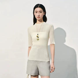 女式针织衫;女式T恤;女式衬衫