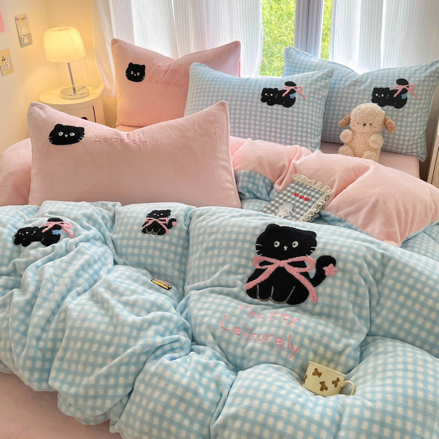 Invierno de dibujos animados de leche de seda cama de cuatro piezas en invierno de seda de coral calentamiento sábanas cubiertas de cama de tres piezas