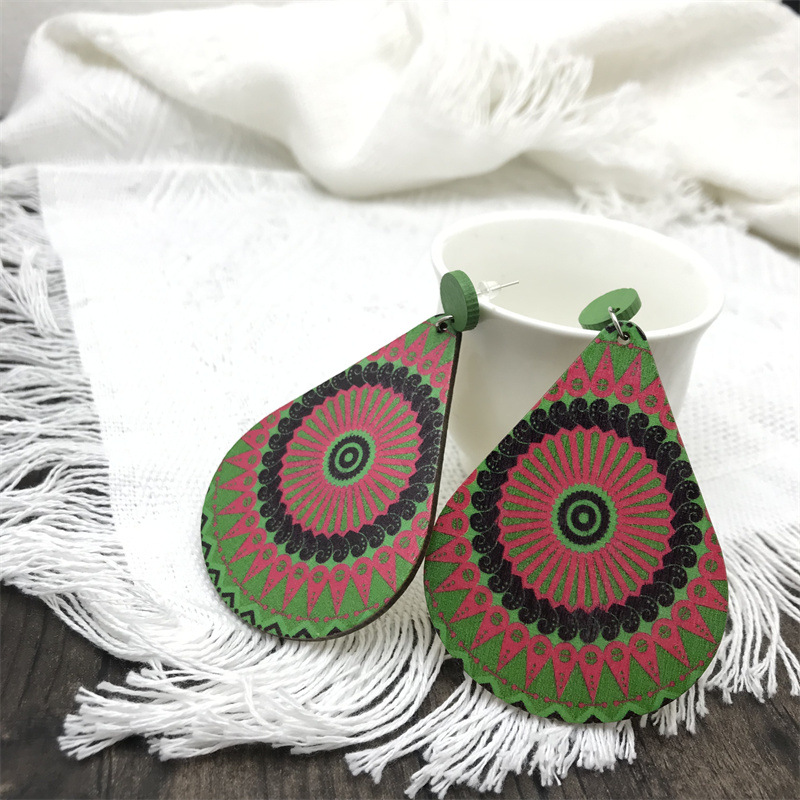 1 Pair Bohemian Round Color Block Water Droplets Wood Patchwork Women's Chandelier Earrings display picture 4