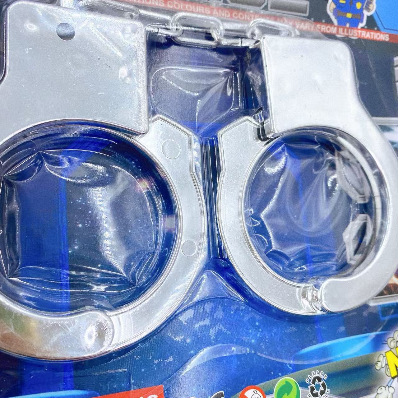 Juguetes para niños esposas de plástico plateado accesorios caseros simulación modelo de juego de rol juguetes al por mayor 2 yuanes