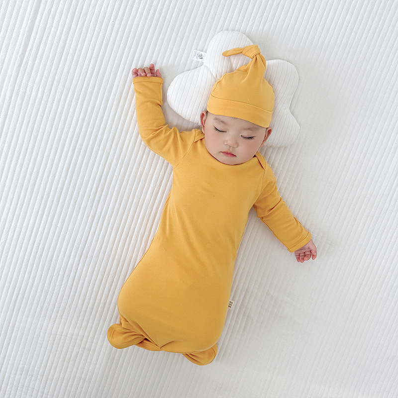 심황 + 뾰족한 모자