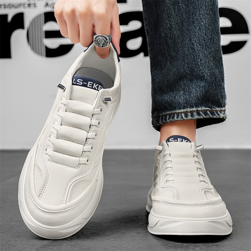 Zapatos de hombre primavera zapatos de skate de cuero estudiantes zapatos bajos de fondo plano zapatos de marea blanca pequeños zapatos casuales de hombre cuatro temporadas 2025