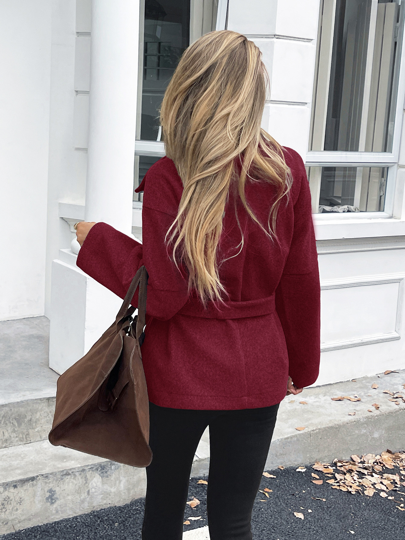 Elegant trenchcoat med skärp för dam i mörkgrått och vinrött_voghion.com