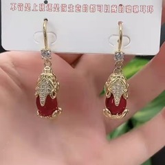イヤリングの女性の大衆は特別なデザイン感があります。
