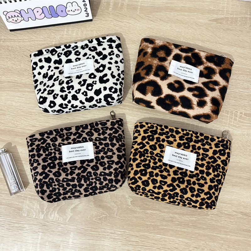 60g Weight Canvas Lining Material Zipper Closure Type / Strap Type Cosmetic Bag Bags Type Daily, Street, Shopping Occasion Corduroy Material Leopard Pattern All Seasons Season Women's Gender Elegant, Streetwear Style Square Shape Small Size Elegant Streetwear Leopard Corduroy Square Makeup Bags 无