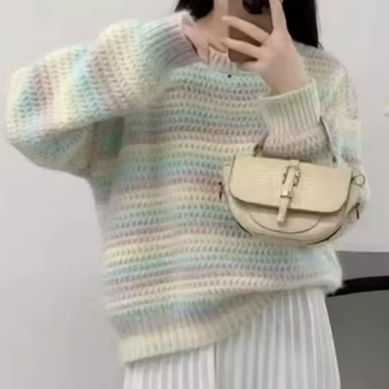 洋气甜美温柔风针织衫女2023秋冬新款软糯奶渐变彩虹条纹套头毛衣