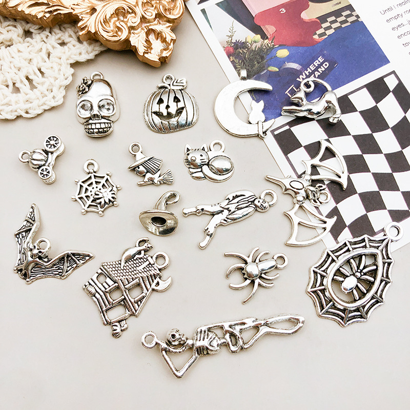 Halloween Festival Pumpkin, Spider, Skull Pattern 1 Piece Alloy Pumpkin Spider Skull Pendant DIY Jewelry Accessories Keychain Necklace
