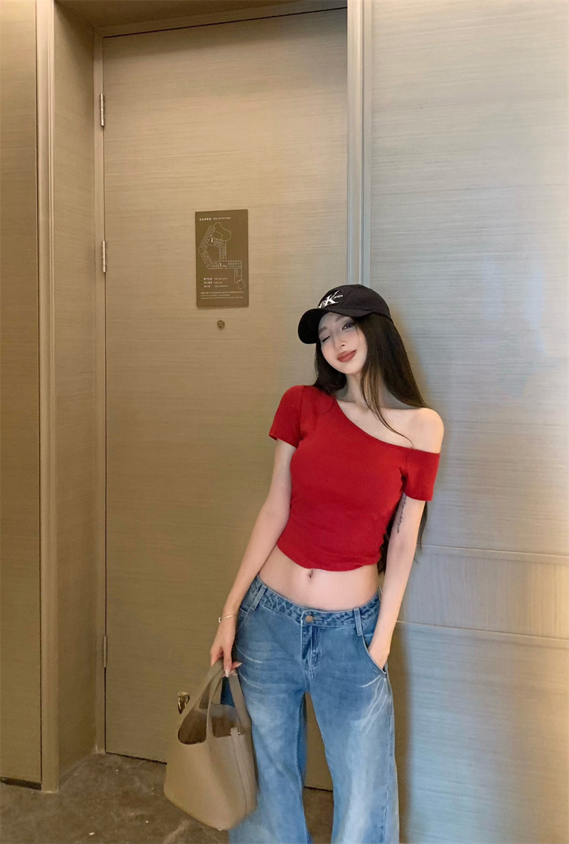 复制_性感辣妹斜领露肩短袖T恤女夏季不规则修身.jpg