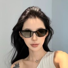 2025新款猫眼三角形美式复古墨镜女潮街拍时髦凹造型太阳镜显脸小