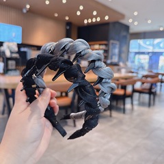気質の小さい香風の布芸はカチューシャを巻いて滑り止めをします。