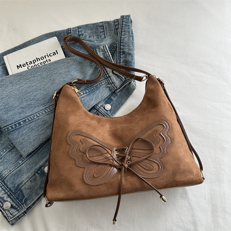 Bolsa de viaje retro ocio de otoño y invierno de 2024 nueva bolsa de hombro mariposa axillar multicapacidad de mochila
