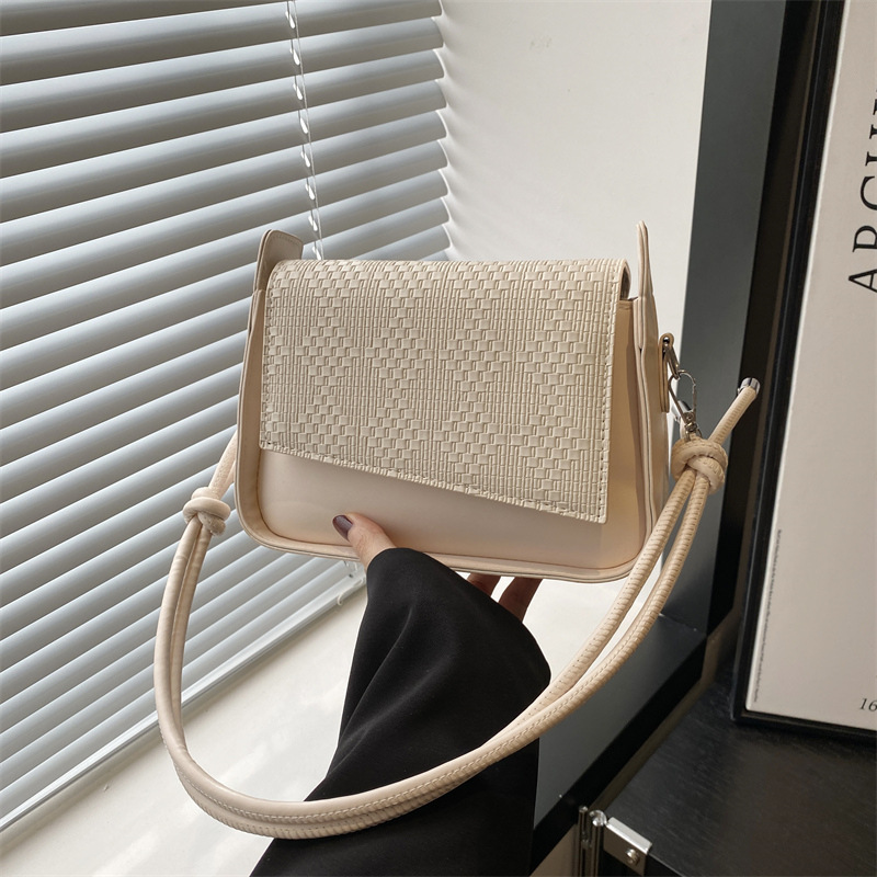 Bolsa debajo de la axila 2025 nuevo estilo de aire extranjero empalme bolso de hombro bolso de mano de viaje.