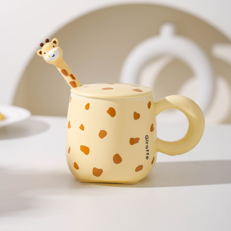 Tazas de cerámica creativas y lindas tazas con cubierta de cucharas tazas de agua para niños tazas de pareja tazas de leche tazas de café para chicas