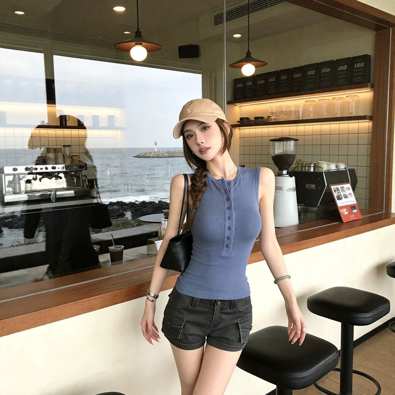 American Retro Style Henley Collar Tank Top for Women, Unique and Beautiful, Perfect for Summer Wear, Waist-Cinching, Sexy Sleeveless Top