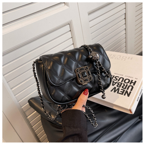 Solid-color Chanel-style embroidered thread diamond-quilted bag with a lock-and-key closure, featuring a fashionable, versatile chain strap and designed as a chic, easy-to-match shoulder bag for women.