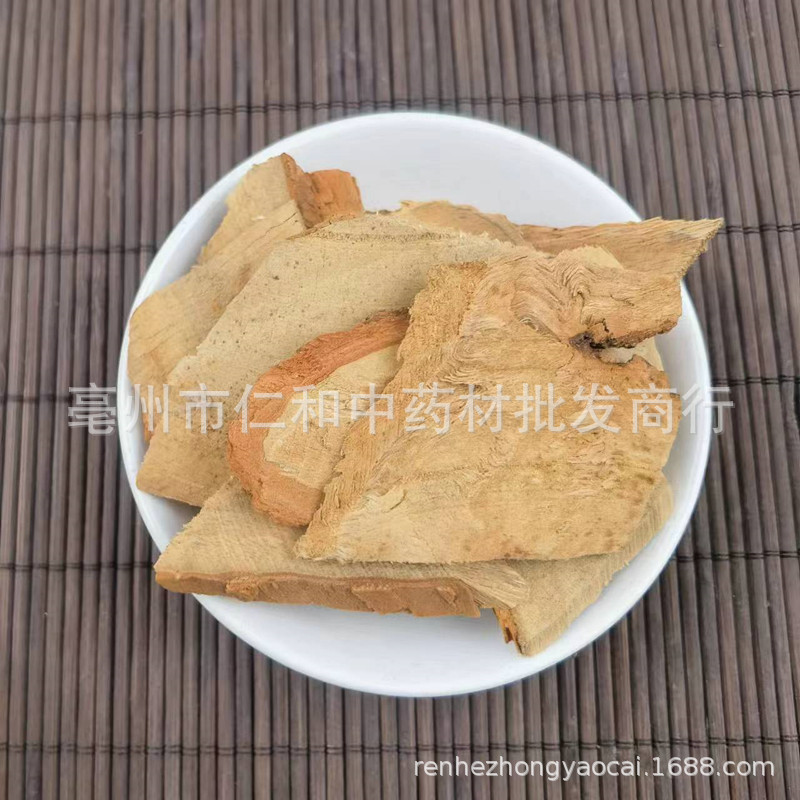 Dried Camphor Wood Pieces Zhang Mu Aromatic Natural Wood Chunks for Storage and Home Use quality and texture
