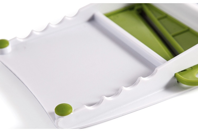 Multifunctional vegetable cutter, grater and slicer