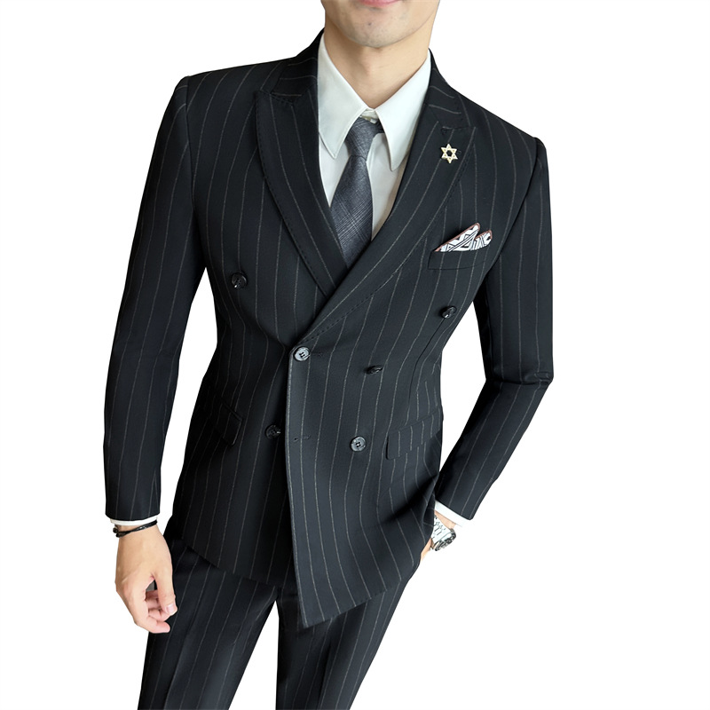 Gestreept herenpak, getailleerd model, dubbelknoopsluiting, slim fit, formele kleding voor bruidegoms, getuigen, ceremoniemeesters en trendy bovenkleding._voghion.com