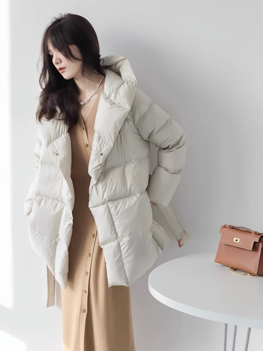 Waist-Slimming Down Jacket For Women, Hooded Short Style, 90% White Duck Down, Thickened, High-End Feel, Elegant Winter_voghion.com