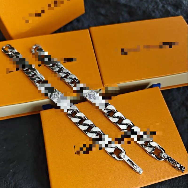 Donkey's New Titanium Steel Stainless Steel Bracelet with Fashionable Engraved V Letter Design Men's Boutique Bracelet Couple Model Donkey's New Titanium Steel Stainless Steel Bracelet with Fashionable Engraved V Letter Design Men's Boutique Bracelet Couple Model