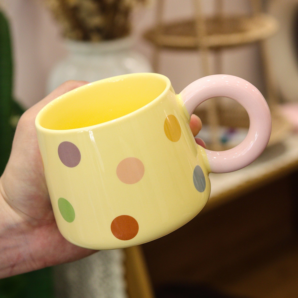 Taza de cerámica de punto de onda creativa para niñas de alto valor de agua taza de desayuno taza de miel con cubierta taza de miel regalo de cumpleaños
