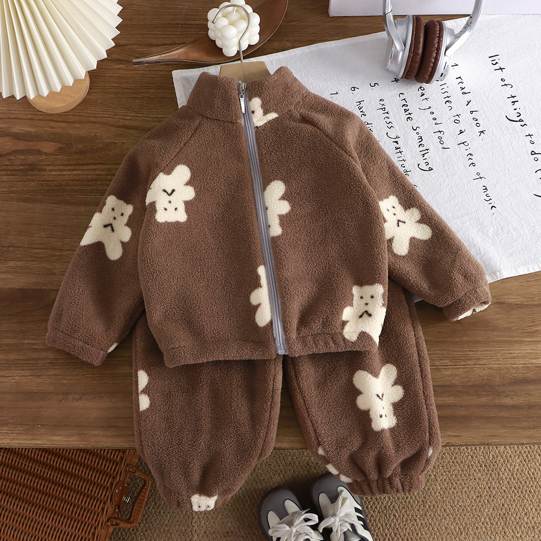 Invierno nuevo terciopelo grueso ropa de hogar para niños, hombres y mujeres, niños y niñas con un conjunto de calor coreano de ropa infantil al por mayor