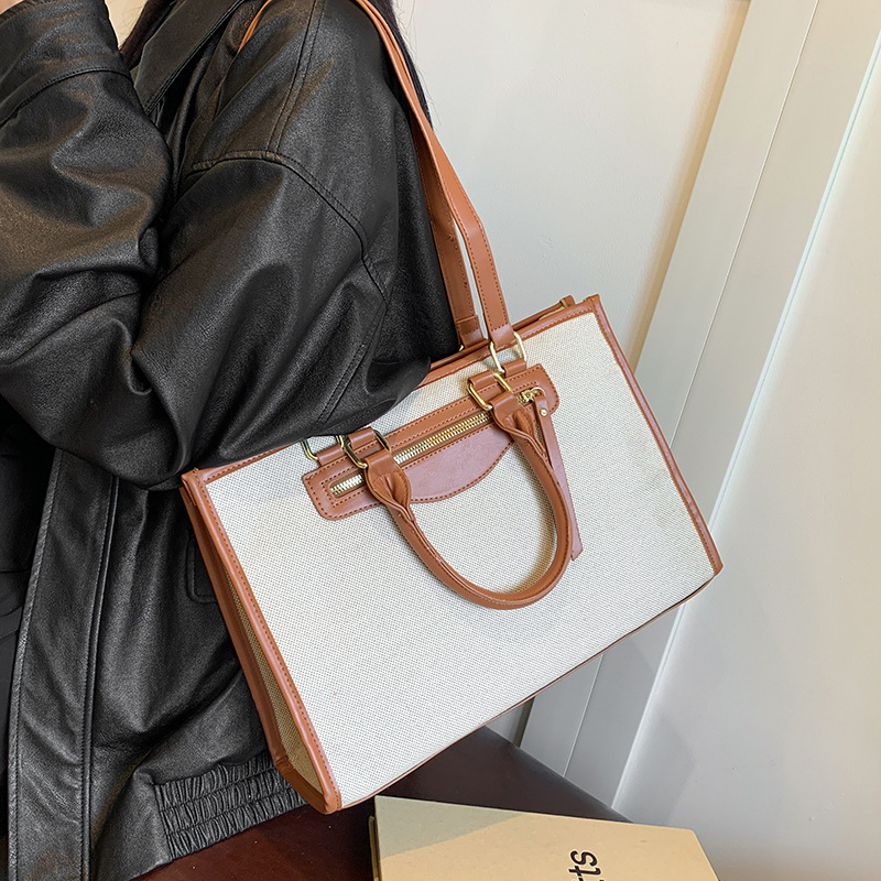 Bolsas casuales de gran capacidad para mujeres 2024 otoño nueva moda lona de hombro bolsas de brazo de viaje simple bolsas de mano image 1