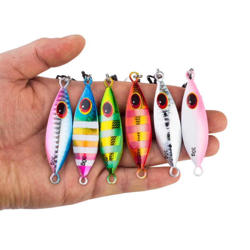 夜光の餌はゆっくりと鉛の魚を振って遠くに投げます。|undefined