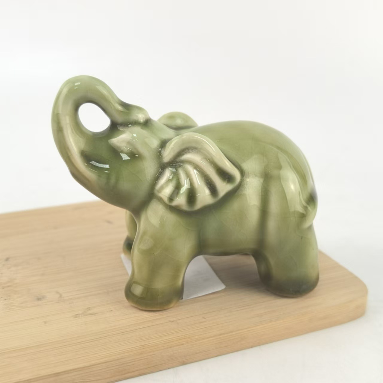 Mini elefante de cerámica, adornos de nicho de escritorio, elefantes seguros y deseables, exquisitos adornos de mesa de café para mascotas de té de escritorio