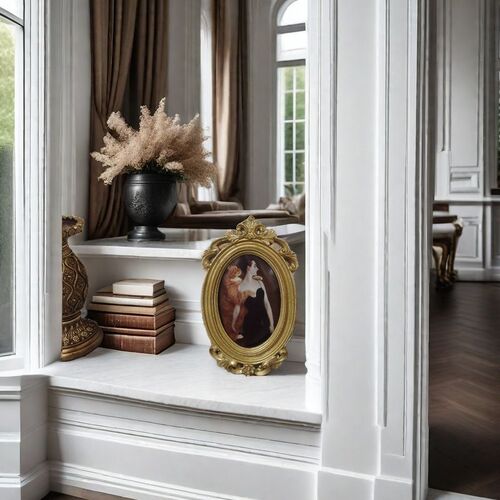 Resin carved photo frame table, European retro, desktop ornaments and picture frame combination matching golden embossed picture frame