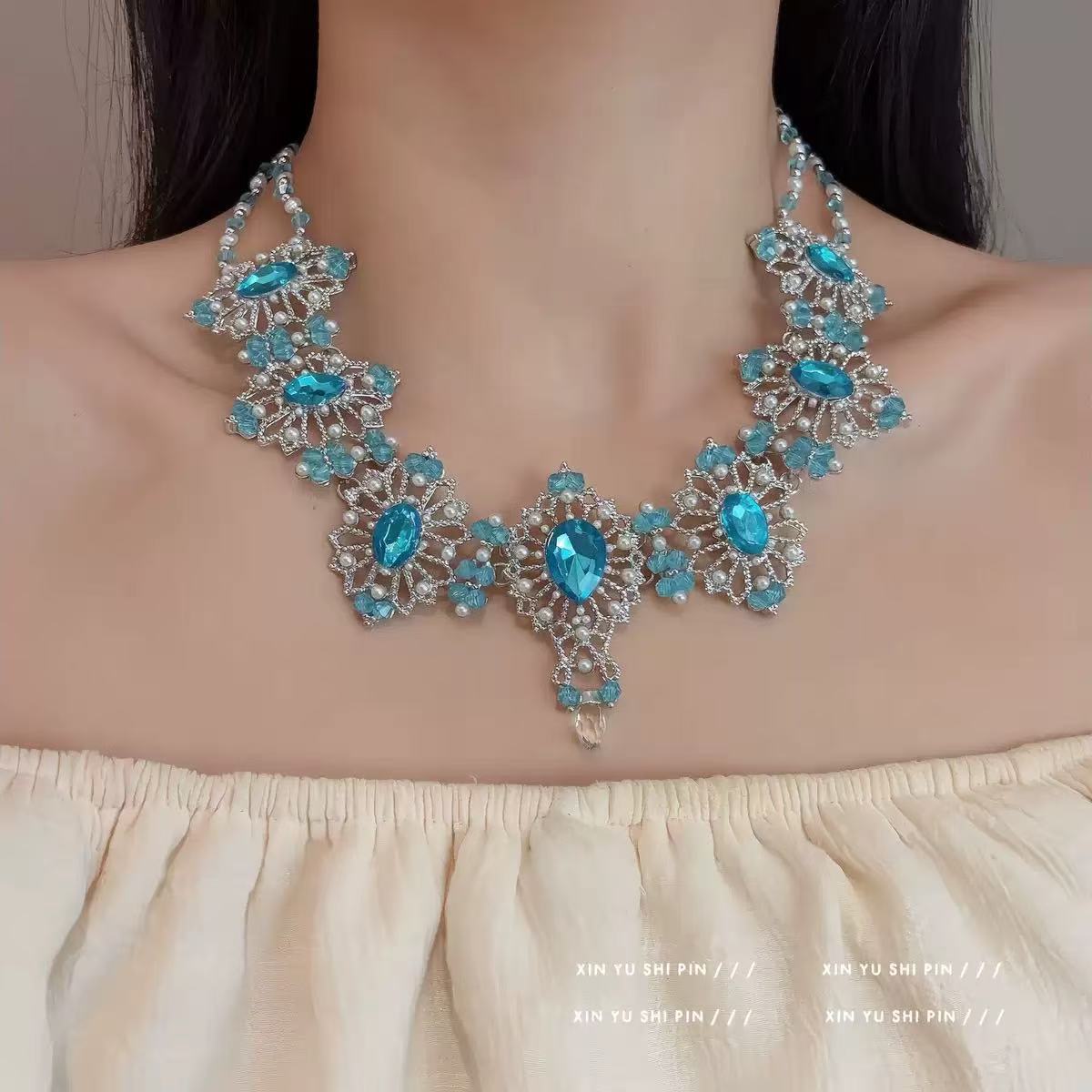 Industria pesada temperamento destellante diamante gota de agua collar de borla temperamento vestido de noche con moda exquisito collar de moda de lujo ligero mujeres