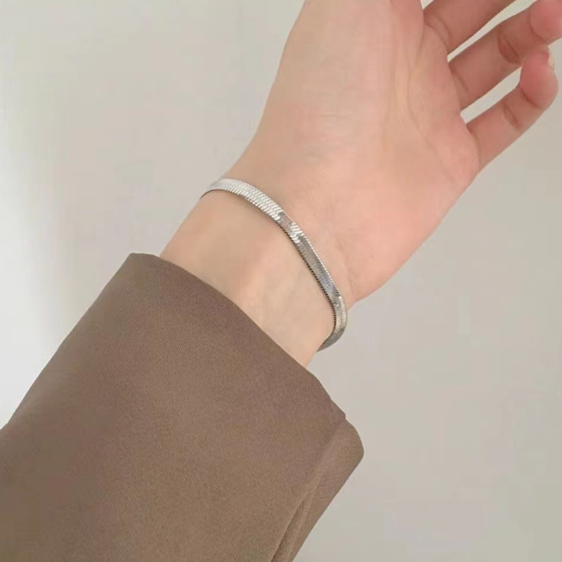 Pulsera de Acero de Titanio de Dongguan, Estilo Europeo y Americano, Diseño de Doble Cadena con Cuchillas, Exagerada, Hip-Hop, para Otoño e Invierno, No se Destiñe, para Mujer