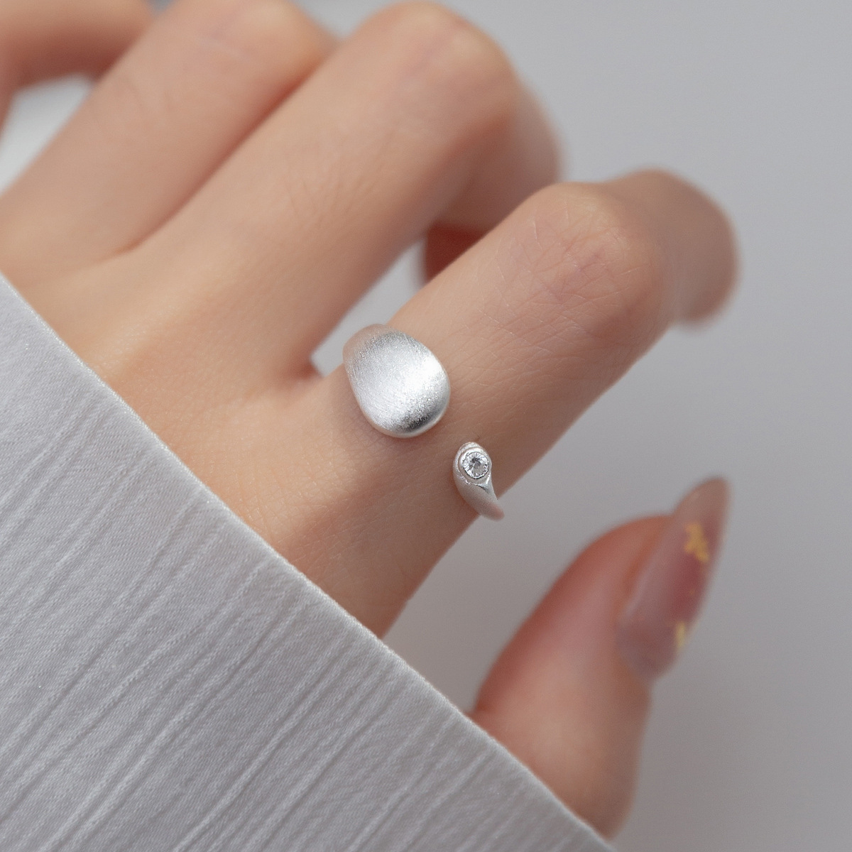 02578 French Romantic Brushed Round Diamond Open Ring Ins Style Niche Design Asymmetrical High-End Ring for Women