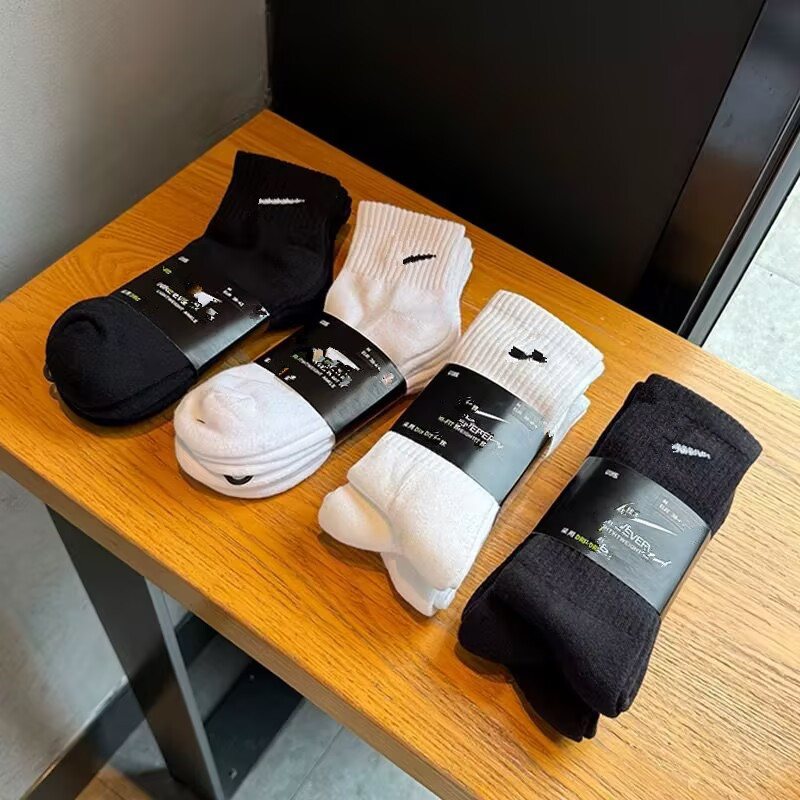 Suwan Naike Men's and Women's Sports Socks Mid-Tube Towel Bottom Black and White Socks High-Tube Winter Warm Basketball Football Socks