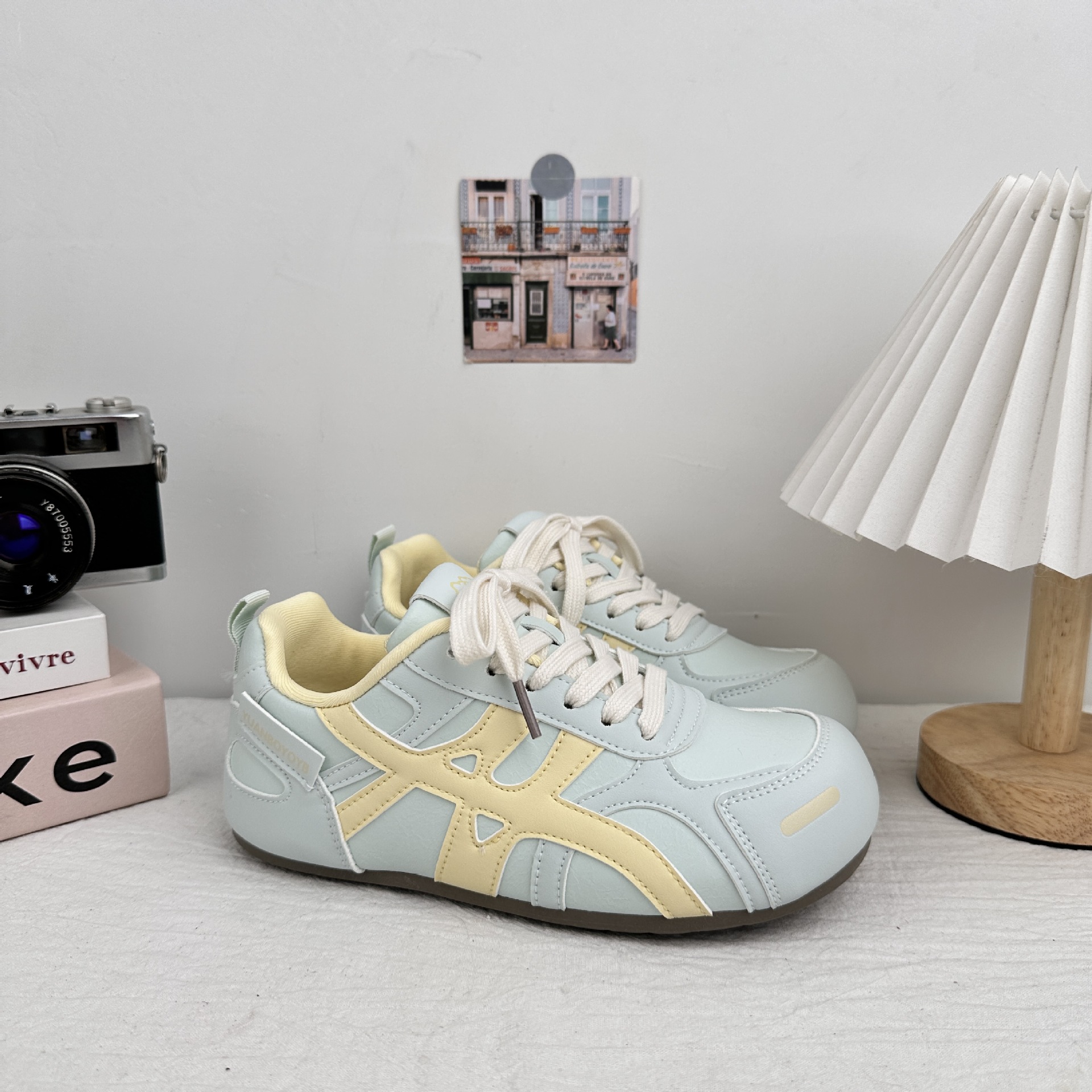 Yuanbo Agan De entrenamiento de zapatos para niños 2025 nuevos zapatos blancos de estilo explosivo, zapatos de skate casuales de nicho, zapatos de moda