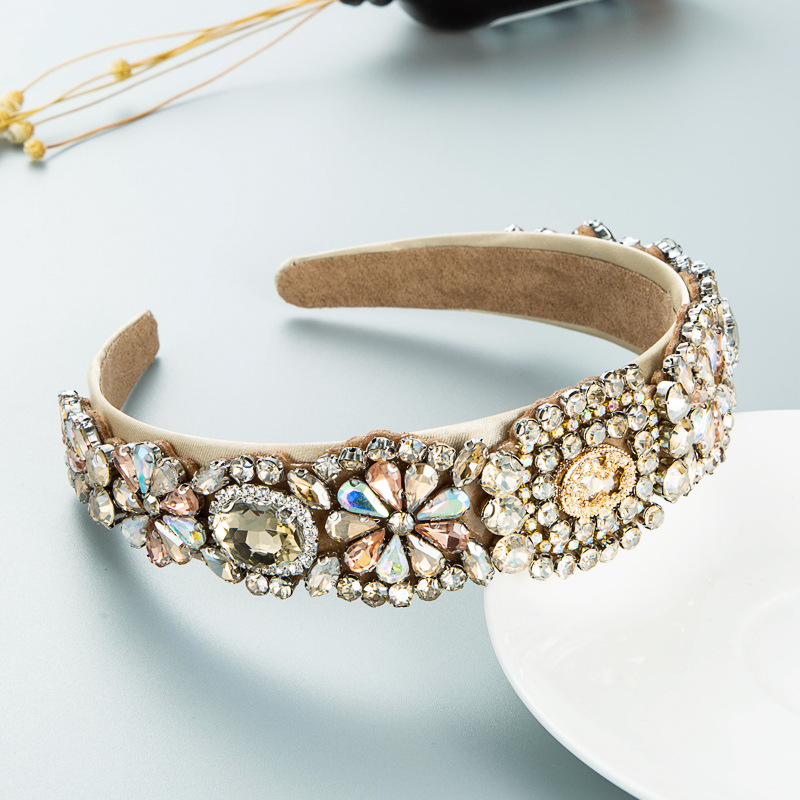 Wholesale Retro Full Of Diamonds Geometric Headband Nihaojewelry display picture 3